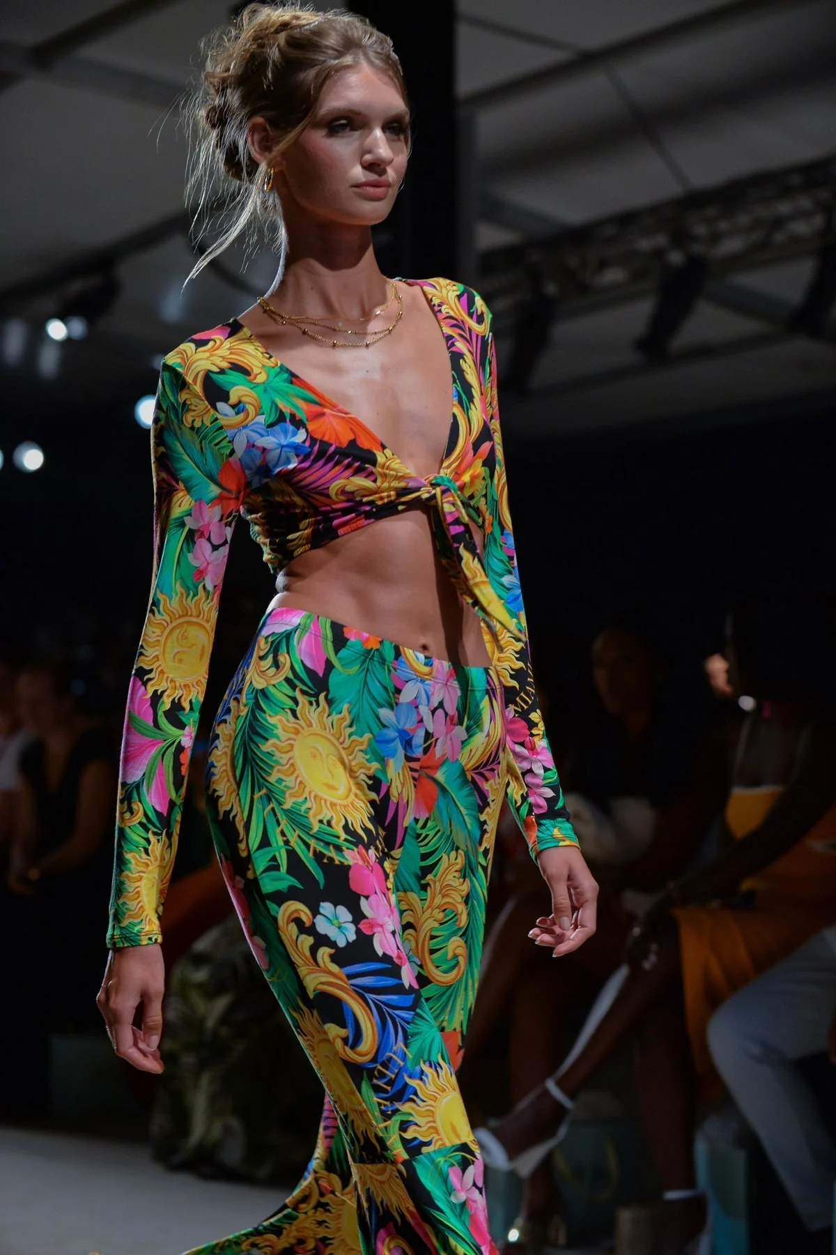 LOVE BY THE SUN - Front Knot Crop Top - Image 10