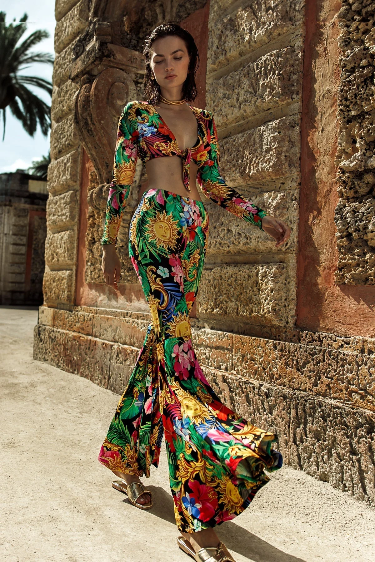LOVE BY THE SUN - Front Knot Crop Top - Image 5