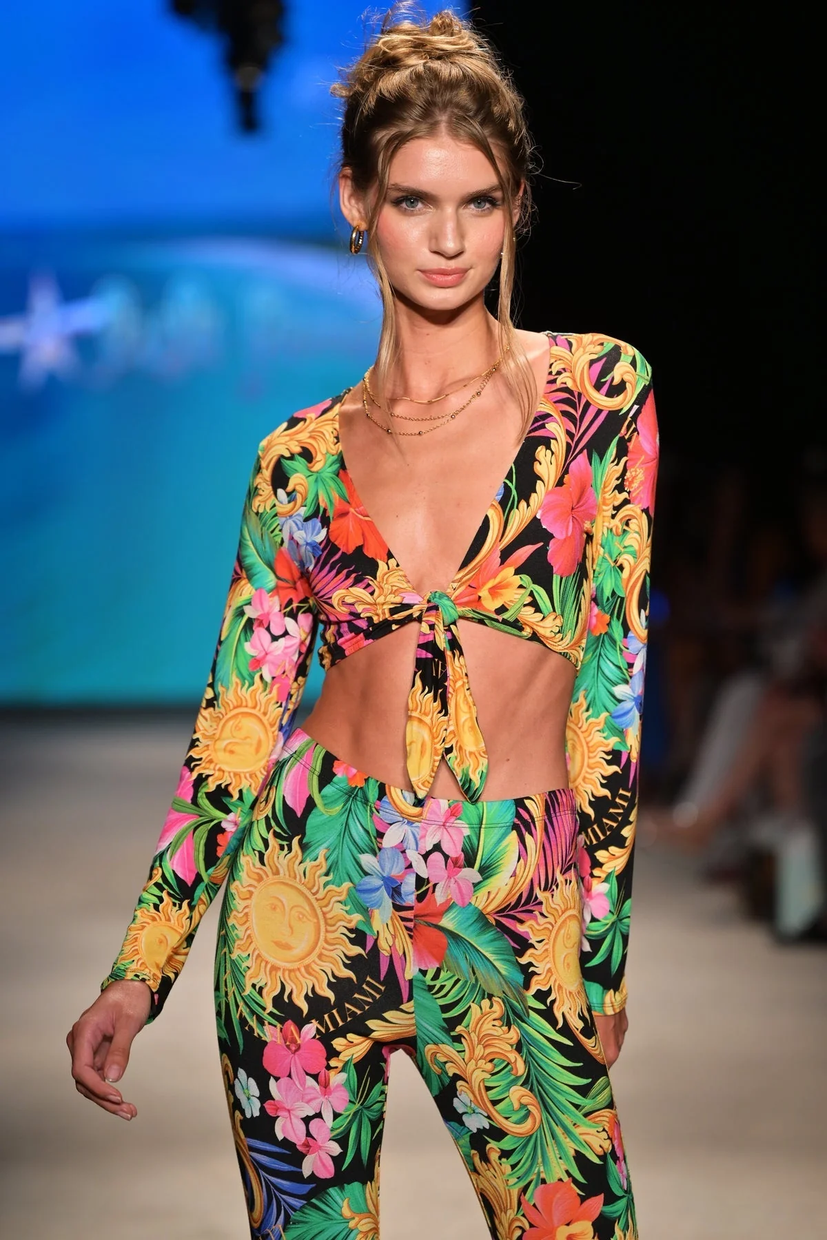 LOVE BY THE SUN - Front Knot Crop Top - Image 8