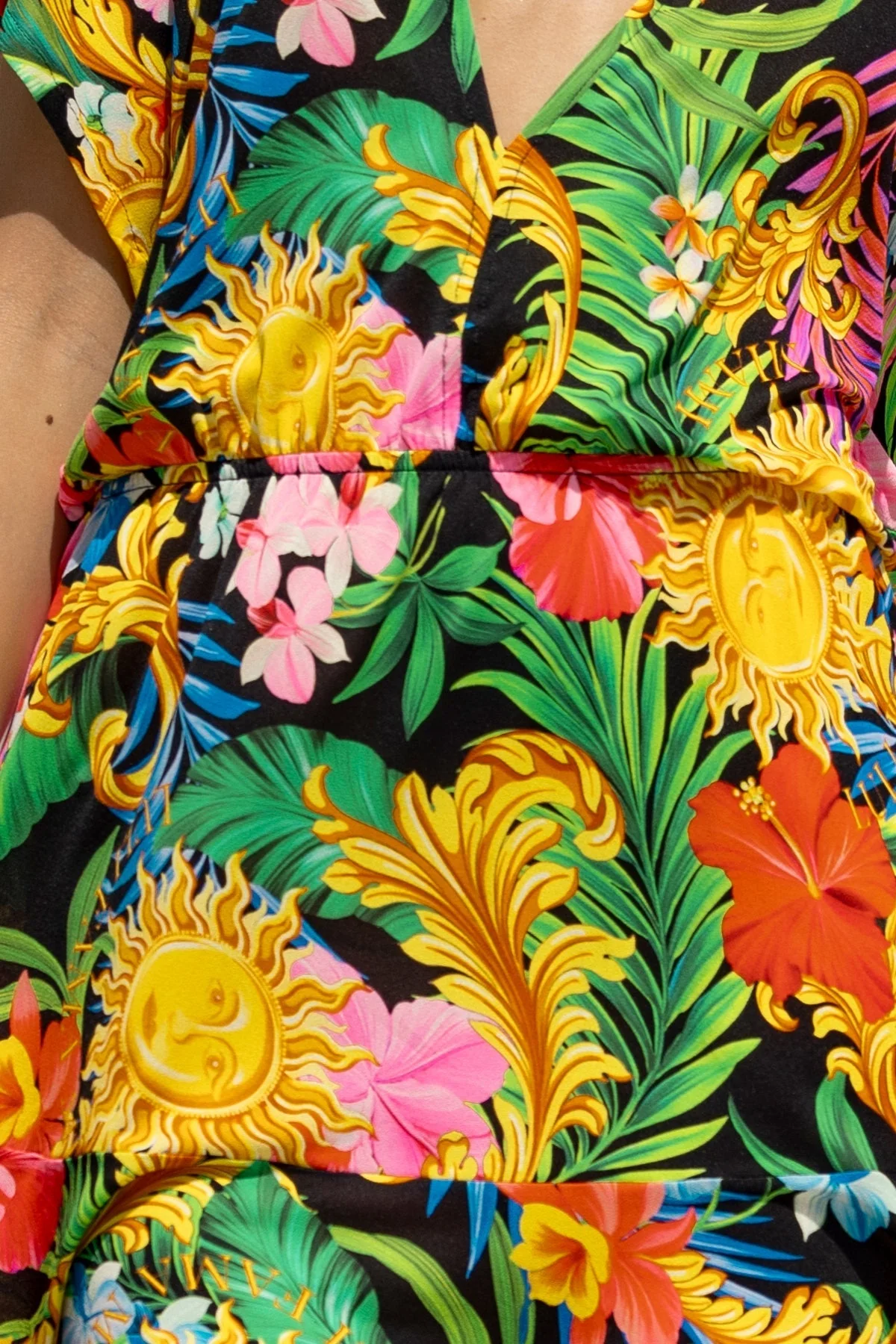 LOVE BY THE SUN - Playera V Neck Ruffle Dress - Image 6
